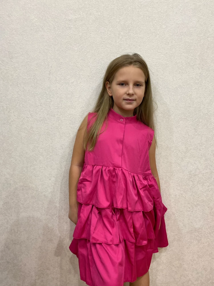 Платье шикарного качество и фасона , село идеально