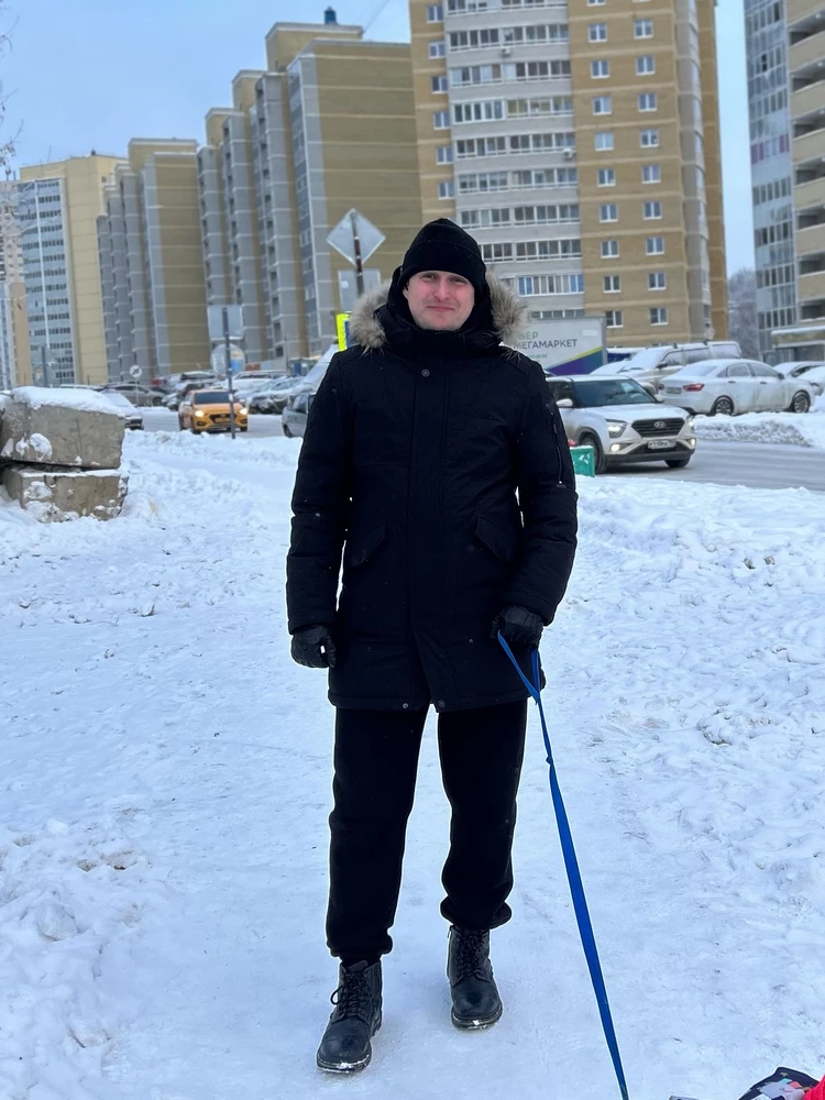 Классная куртка, мех густой,никаких лишних нашивок, как мы любим. Спасибо 🥰