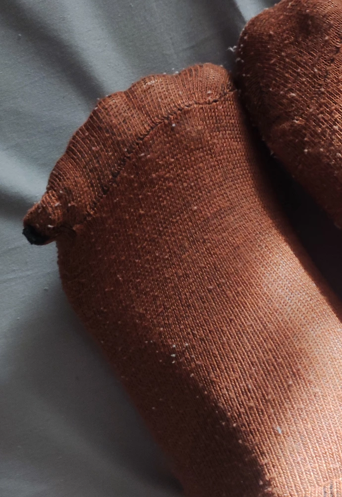 Носки одноразовые, на фото представлены после стирки (причём деликатная и 30°). На 38 размер на лезли с трудом, получились коротенькие носки