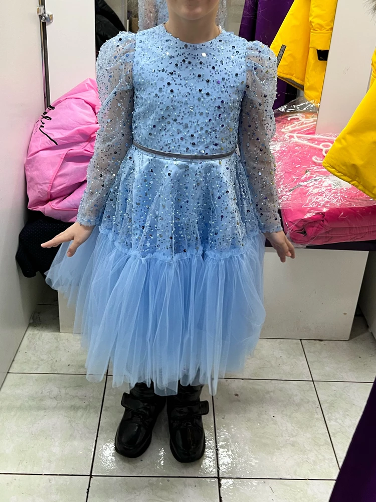 Платье отличное! На рост 130 размер 134 сел идеально, все на месте! Сшито хорошо, цвет красивый ! Нам очень понравилось!