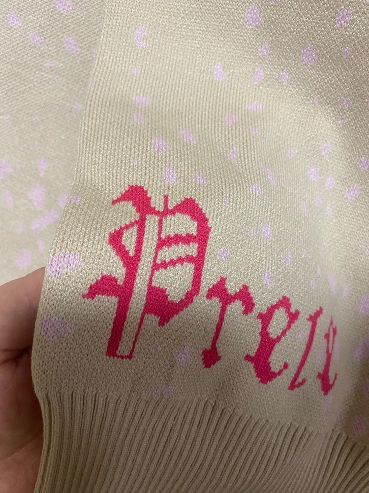 Отличный свитер, соответствуем размеру. Очень качественная ткань, приятная к телу!