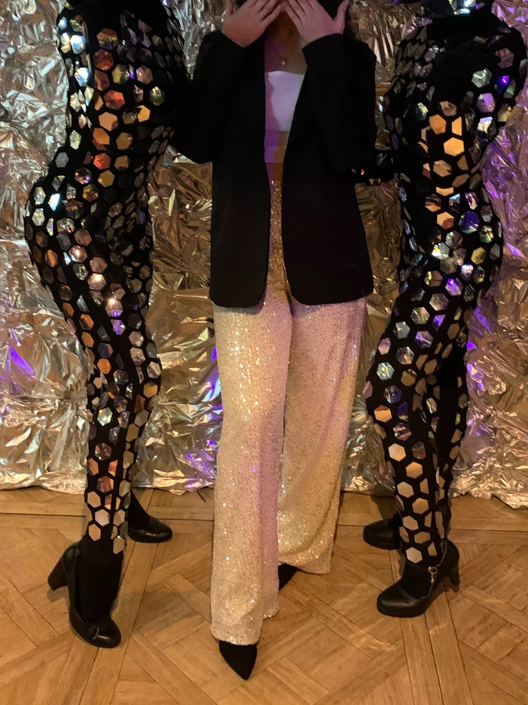 Ну красота! Все красиво село, красиво преливалось на танцполе! Я очень довольная🥰 на рост 162 с каблучками 👌🏾