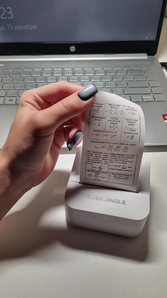 Нашла то, что хотела - беленький, локаничный, без всяких кошечек и мишек. Стильно и со вкусом, отлично вписался в мой интерьер, подключила быстро, печатает хорошо, в общем к сессии готова!