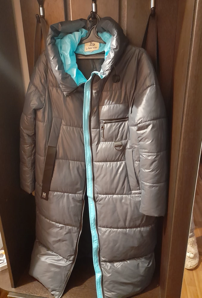 Ношу с большим удовольствием, тёплый, лёгкий, не продуваемый! Размеру соответствует,  на мой 48-50 размер 48-й самое оно. Длинна тоже порадовала, на мой 172 до середины голени. Особенно порадовала цена. Правда в первый же день пришлось зашивать сразу образовавшиеся дыры внутри карманов. Это был пока единственный минус.