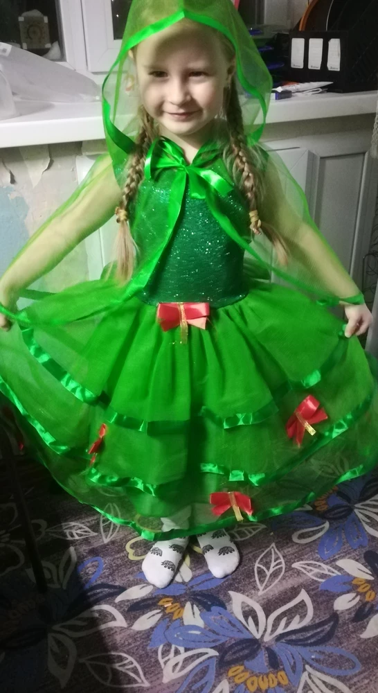 Шикарное платье, качество отличное. Взяли немного побольше, но за счёт пояса хорошо утягиваеться, так можно брать чуть больше.