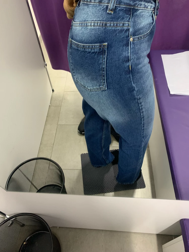 Шикарные джинсы, я в них влюбилась. При моем росте 167 длина отличная и по бёдрам сели идеально, но для моей талии нужен размер побольше. Так приятно и заколочка в подарок). Жду размер побольше .