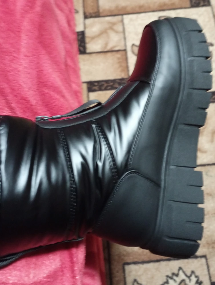 Теплые в меру тяжолые. Но узковатые возврат. На ноге смотрятся не плохо.