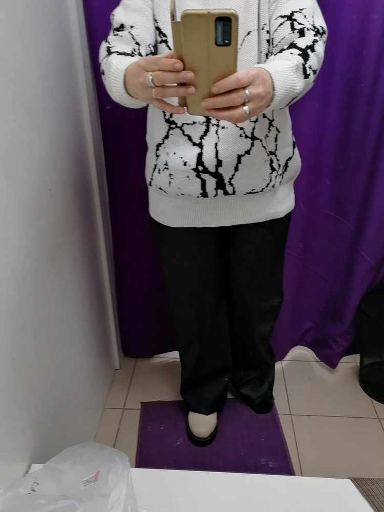 Свитер отличный, мягкий, приятный к телу, пришёл быстро, спасибо продавцу..