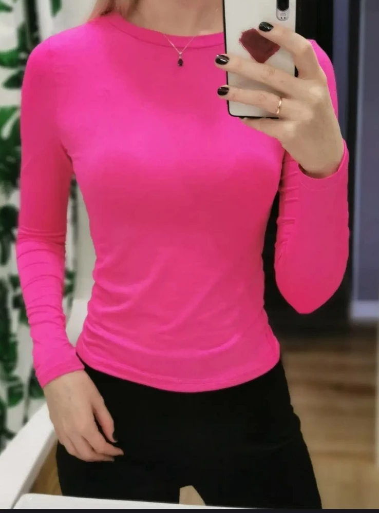 Лонгсливы бомба🔥🔥🔥 
Взяла в трех цветах и в других тоже закажу😍 Они такие классные! Девочки, рекомендую, по такой цене за такое шикарное качество, просто подарок!!!