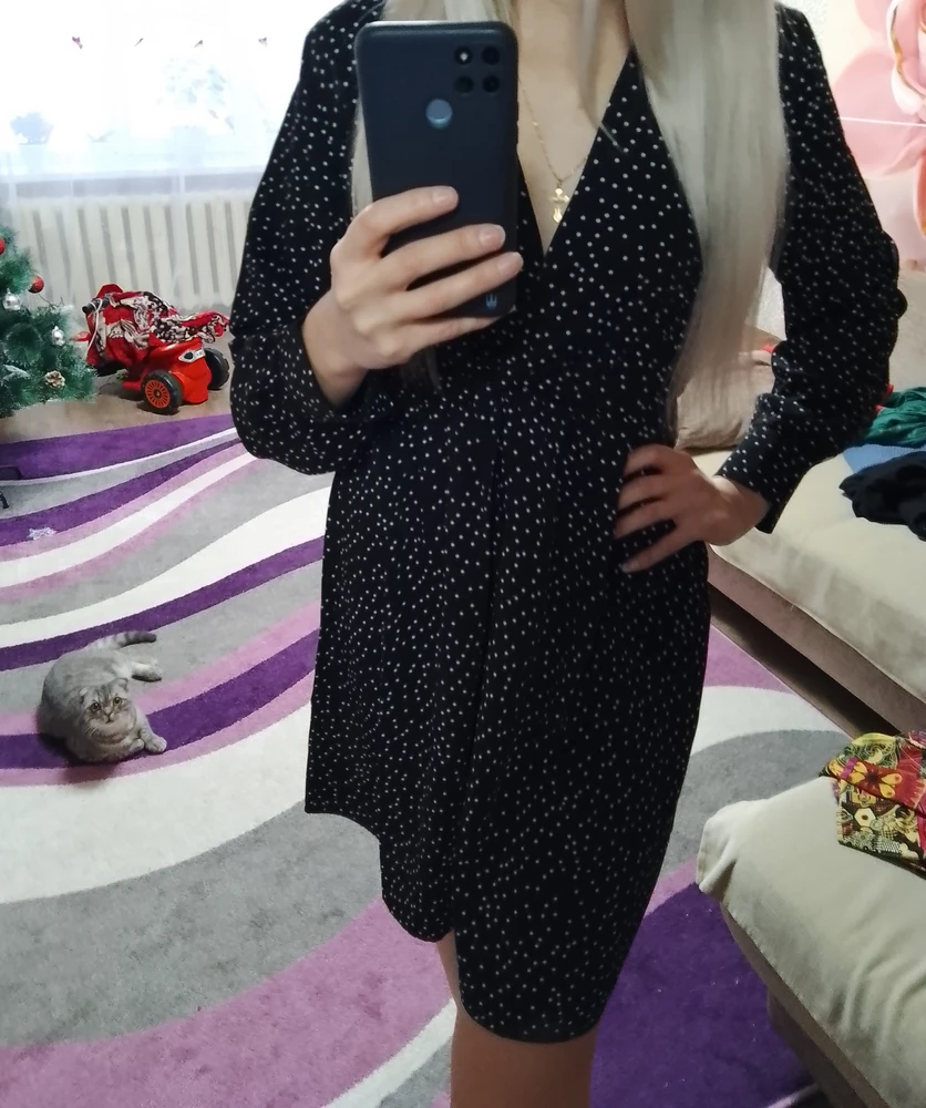 Красивое платье. Даже мой кот оценил😻