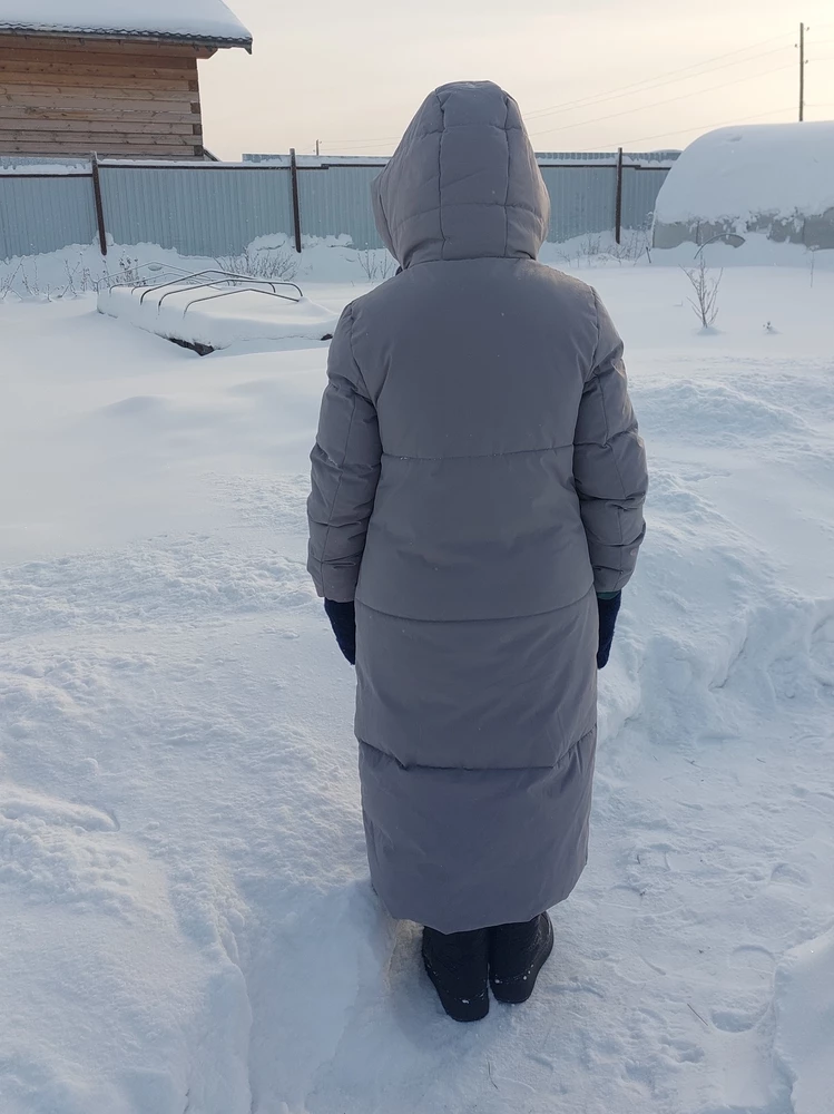 Очень тёплый, соответствует размеру.