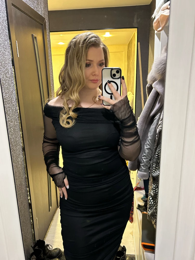 Платье эффектно смотрится. То что и хотела, на корпоратив очень даже хорошо