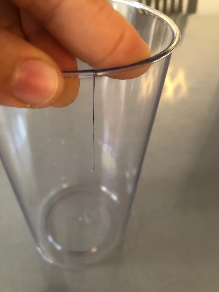 Чашка с трещиной .Как то не приятно получат такое