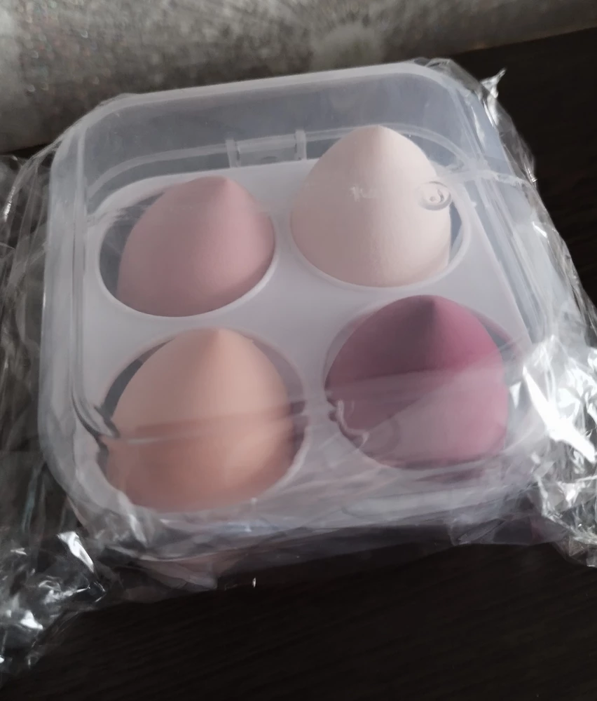 Спонжи хорошие, упакованы хорошо. Коробочка целая.