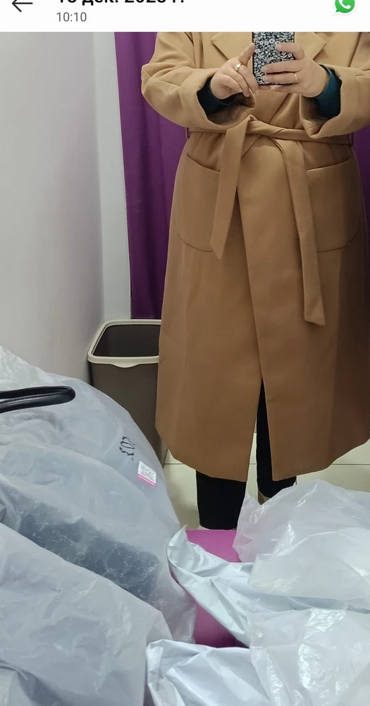 Конечно синтетика!!! Но мне и так это было понятно... Цвет приятный, но как по мне больше мер, Какое-то громоздкое, особенно в плечах, ну и длина, лучше на высоких, девочки, всех благ!