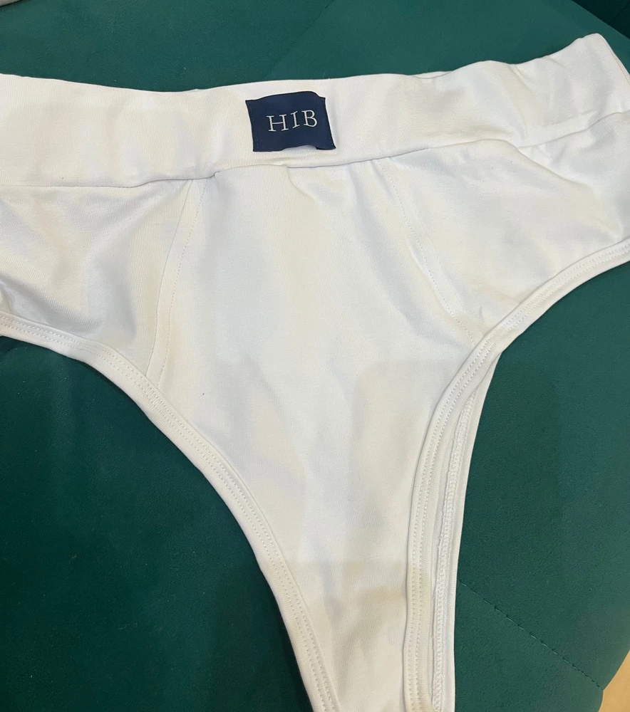 Белье отличного качества. Все швы аккуратные, удобная посадка. Резинка хорошо смотрится, особенно со спортивным топом. После стирки не село, форму не потеряло.