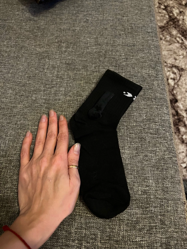 Заявлено, что размер подходит до 42. Не подходит.
Приехало в рваном пакетике