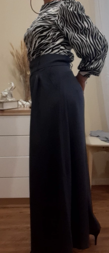 Даже ожидала....брюки СУПЕР,Очень достойное качество!швы ровные,материал качественный. К телу приятен.на мой 44-46,рост 167см.сели идеально. РЕКОМЕНДУЮ ОДНОЗНАЧНО!!!ПРОДАВЦУ СПАСИБО.