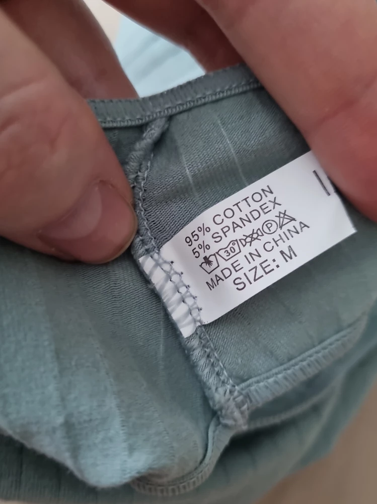 Хорошие трусы, мне понравились. Размер 40-42 идёт на 46 размер. Посадка средняя,мягкие, качество хорошее, швы ровные. Надеюсь после стирки не сядут.