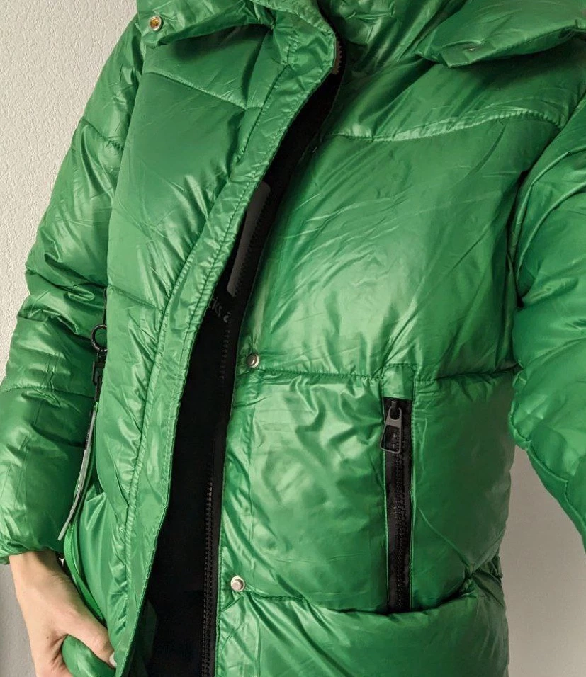 Когда я надеваю эту куртку, я чувствую себя настоящей королевой) Люблю цвет и вообще каждую мелочь этой куртки🥰