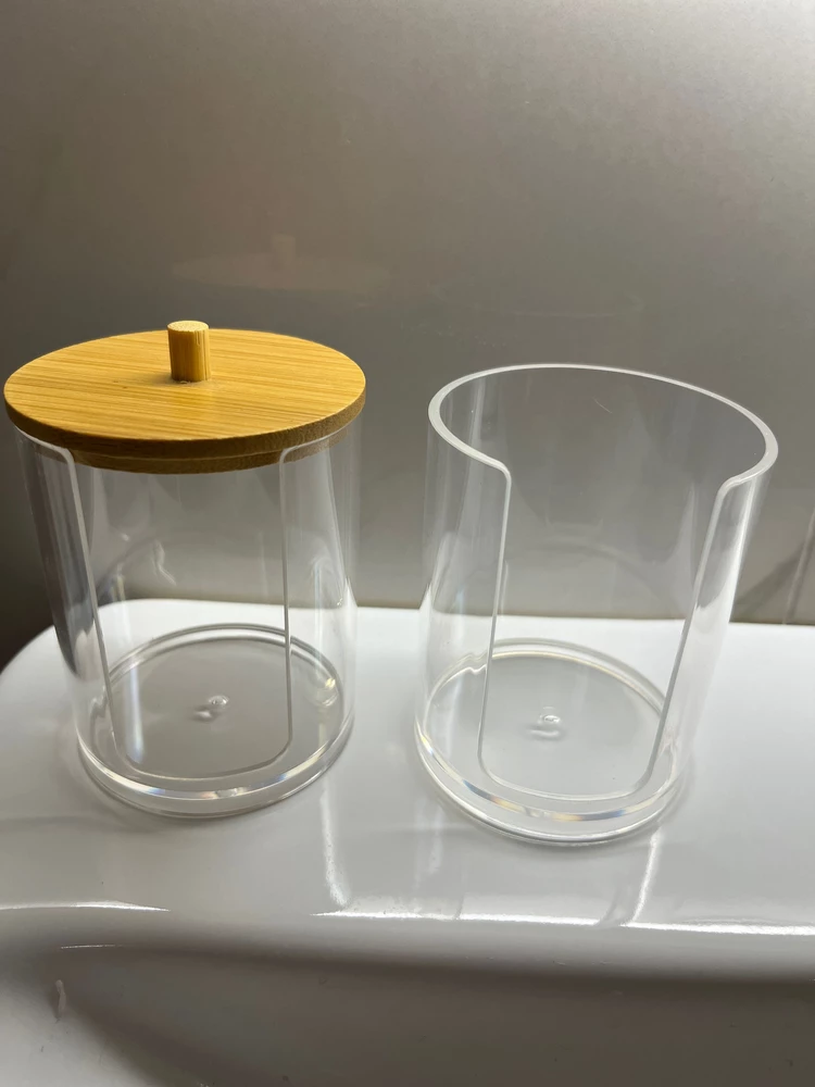 Пришли две банки под ватные диски, продавец на претензию не отвечает 2 месяца. Не рекомендую что-либо заказывать у данного продавца!