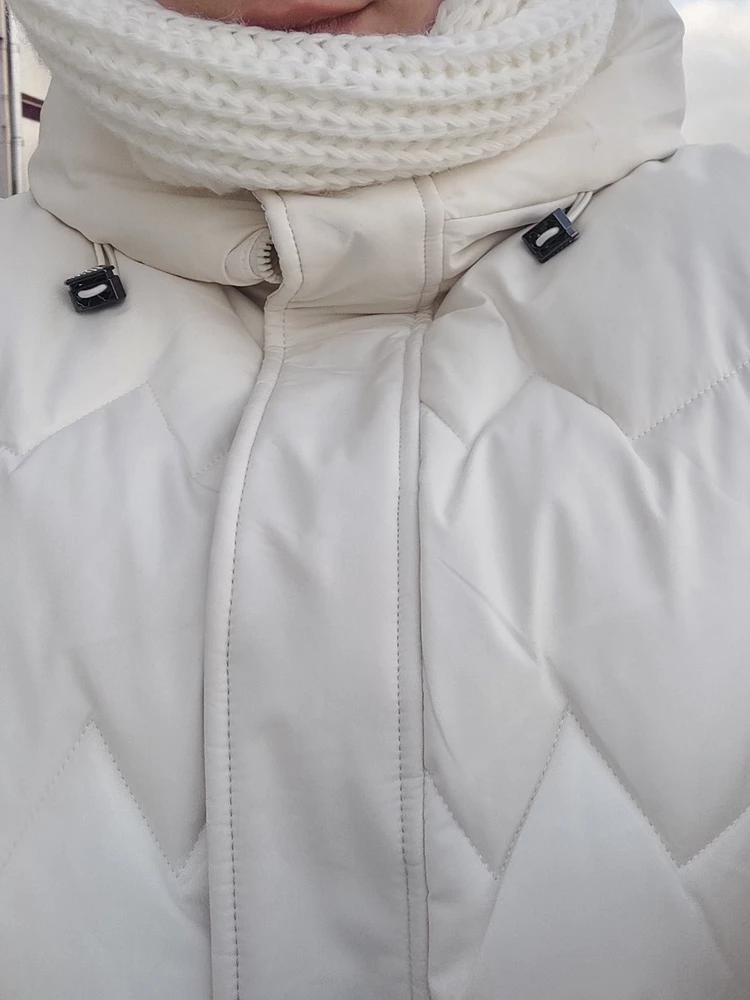 Прекрасный пуховик, жаль фото не передаёт цвет , в жизни цвет шампань, выглядит очень нежно , качество прекрасное, теплое, мне очень нравится, благодарю!!! И цена доступная , спасибо 💥💥💥