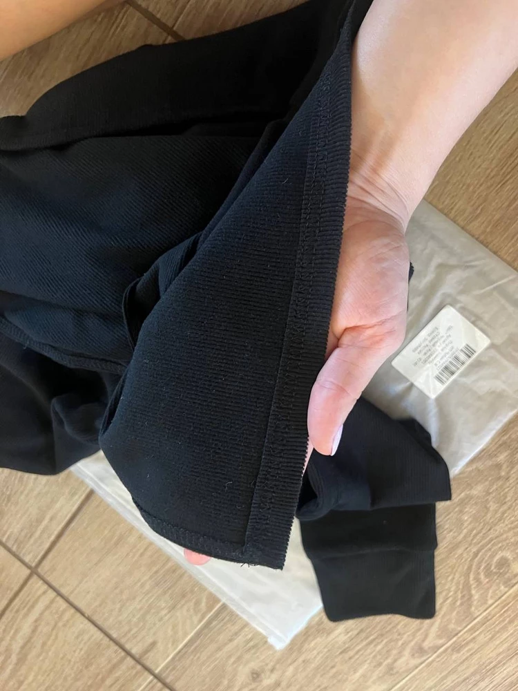 Спасибо за платье теплое , крутой разрез, прошито везде качественно , прям супер класс