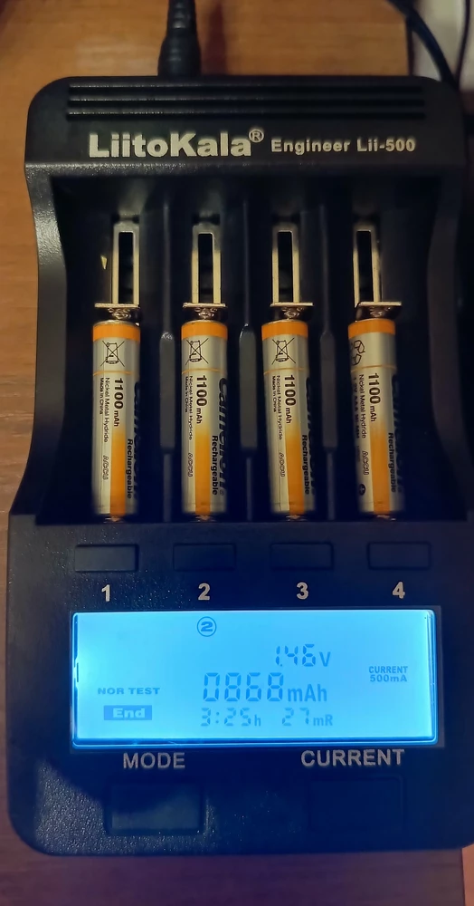 В целом неплохие. На фото видно истинную мощность . чуть ниже на 150-200 mAh. Но за такую цену отлично и пойдет! Подарок боксы! Рекомендую данного продавца. Доставка мега быстрая !