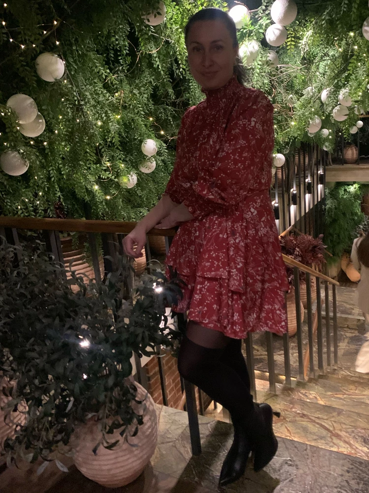 Платье не прозрачное, синтетика.