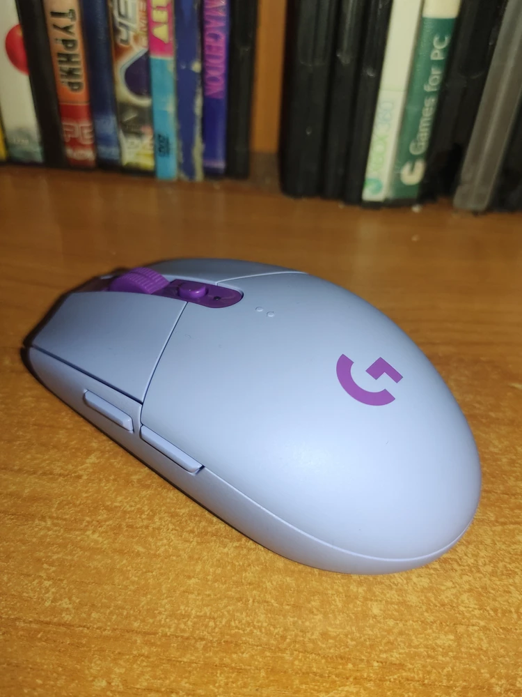 Мышка рабочая, прекрасно было бы все если бы не наглость продавца, да? 3 за: -1 звезда что возврат нельзя оформить, -2 звезда за ещё и пользование возможности WildBerries что отказ будет стоить 100₽, -3 звезда спасибо доставщику который вез его весь день, больше я приложение не открою, но мышка рабочая, нормальная и на этом спасибо.