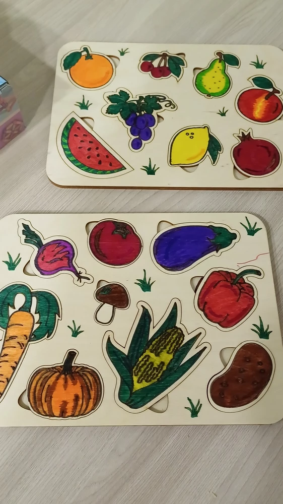 Хорошие дощечки.НО!
Пока раскрашивала для ребёнка посадила несколько заноз,а ведь это ДЕТСКИЙ ПАЗЛ
товарищи продавцы  пожалуйста, обрабатывайте изделия. 
Пришлось наждачкой проходить самой
Я понимаю  что цена не велика,но ведь родители могут сразу дать малышу и он поранится.
По этому только объективно 2 звезды за красивый рисунок и идею