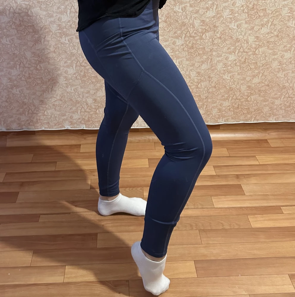 Тайтсы супер! Качество очень хорошее. Материал приятный. По размеру подошли идеально. Удобные. Покупкой довольна!