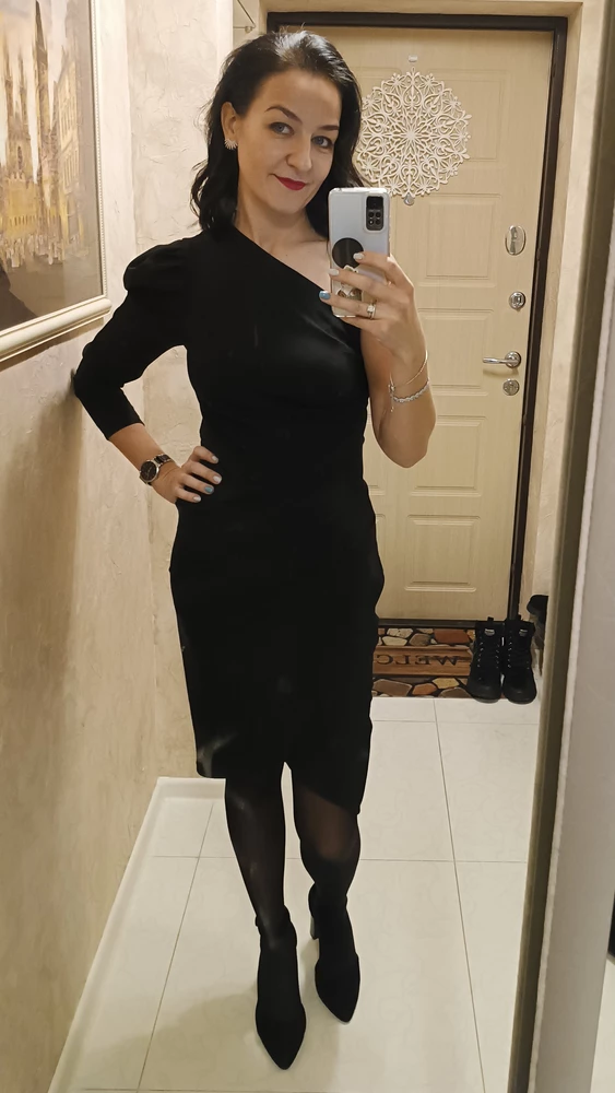 Очень красивое платье, я чуть подрубила))