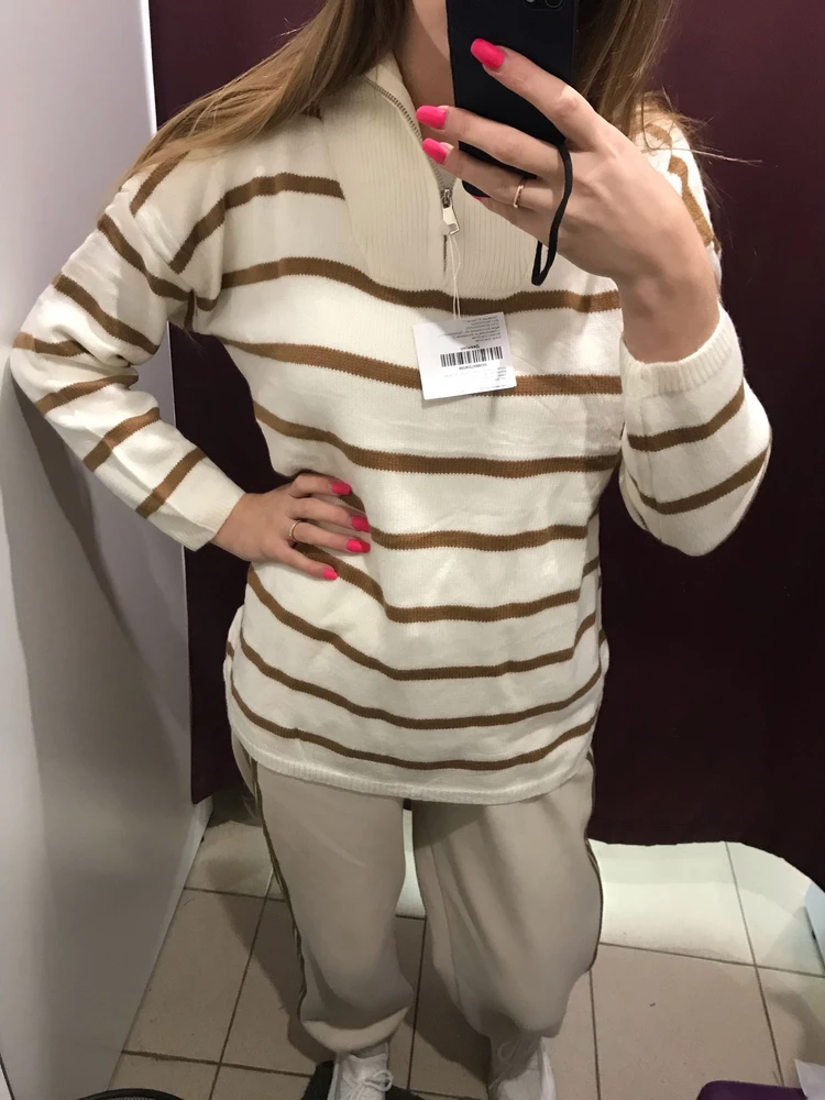 Для меня очень сильно колючий, с тем что я ещё на майку мерила. Мой рост 167, размер М.. рукава мне были короткие, на мой размер не смотреться  оверсайз. 
На первый взгляд качество хорошее, но если надеваешь его, то сразу чувствуется дешевая вещь, на 500-600 руб максимум