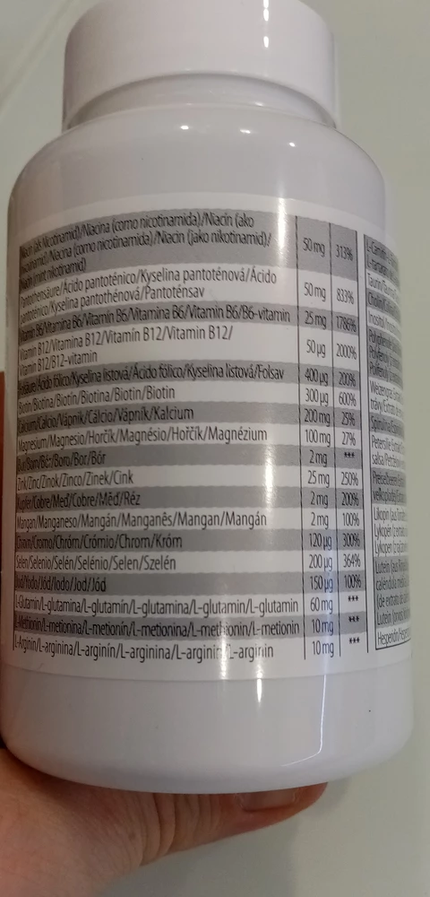Оторвал этикетку, а там не совсем соответствует списку витаминов 🤷‍♂️