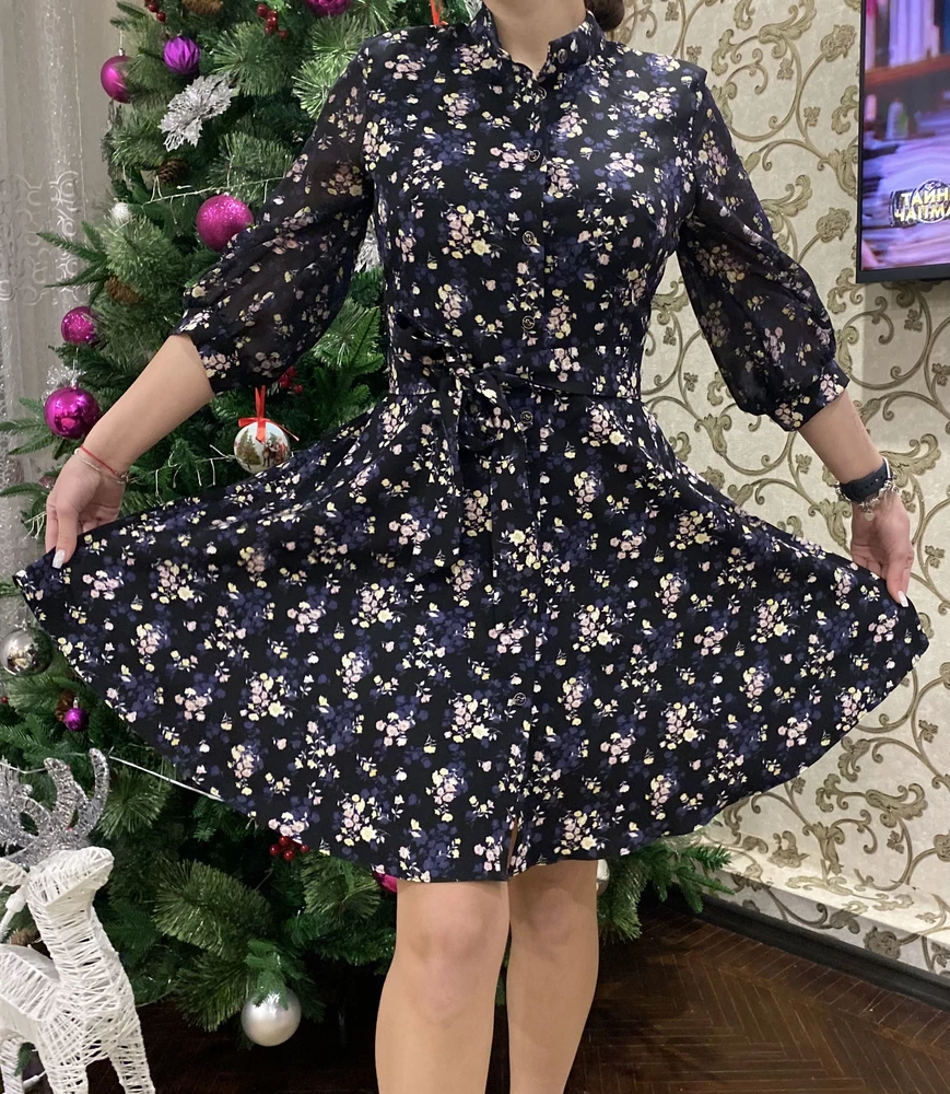 Очень качественное платье. Стильное. Хорошо сидит по фигуре, скрывая недостатки. Не длинное и не короткое, в самый раз. Идет размер в размер. Цена приятная. 100 из 100, спасибо продавцу, за качественный товар!