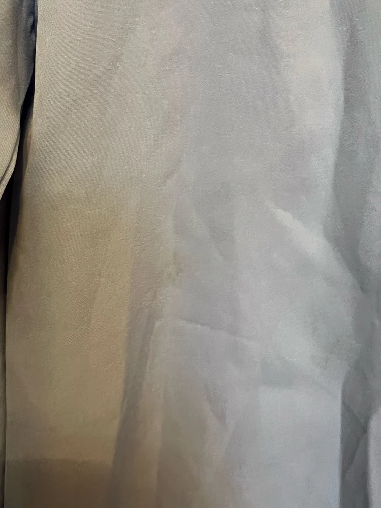 Платье пришло все в грязных пятнах, да еще и без пояса. А это уже возврат, как оказалось, по браку.