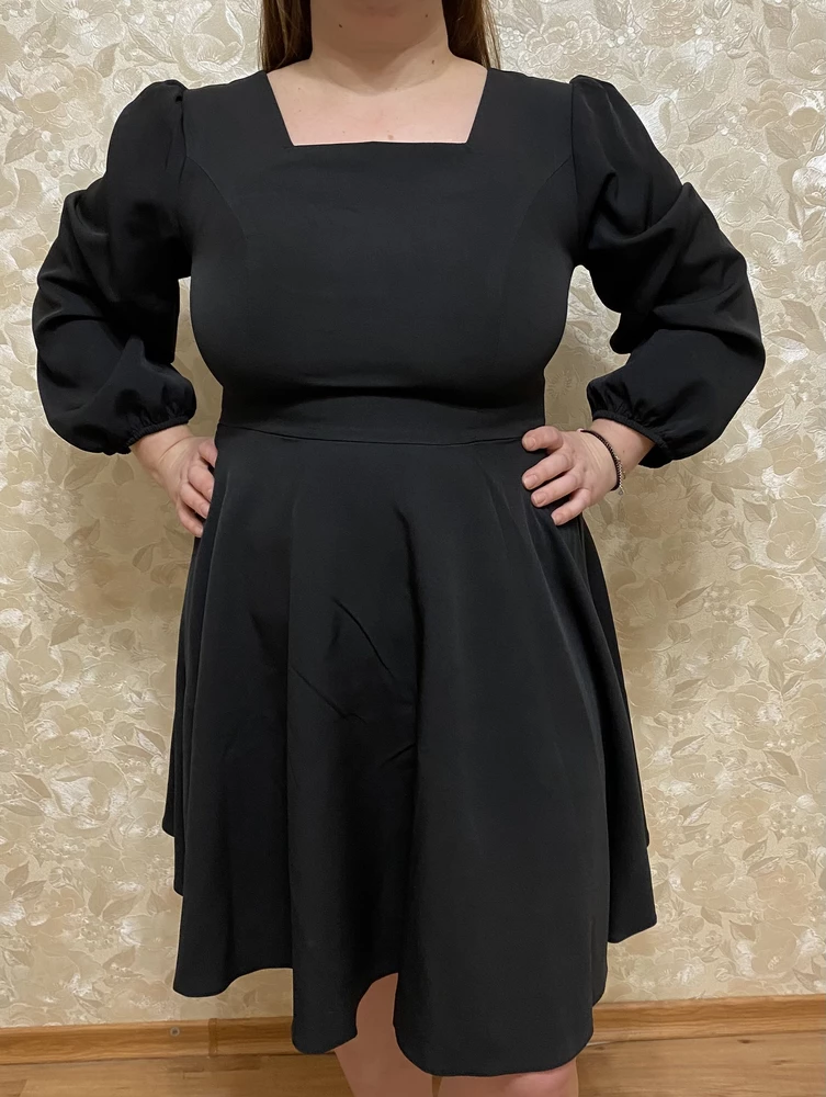 Отличное платье 👍 размер соответствует . Ткань плотная , но при этом тянется ! В комплекте еще поясок . Доставка вовремя , упаковано аккуратно . Продавца рекомендую !