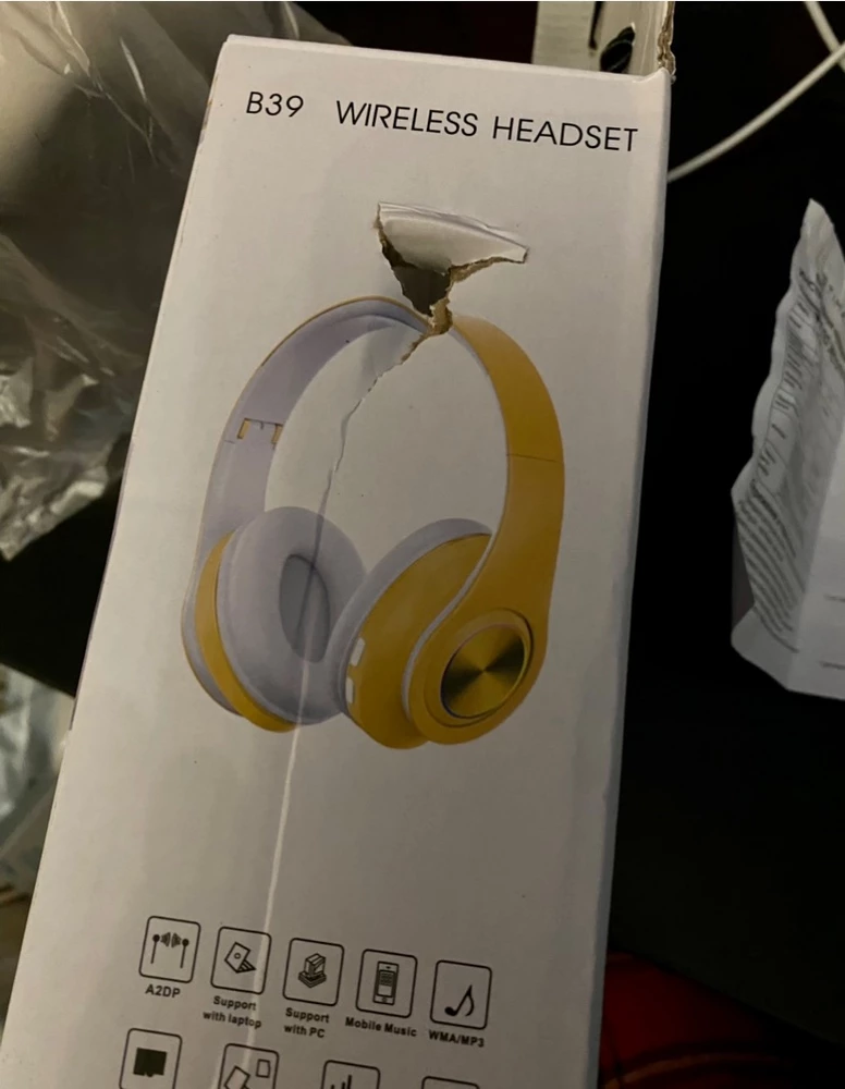 Звук отличный, лучше чем в фирменных Битс. Блютус работает на ура. Проверила все функции. Даже мой старенький плеер работает через AUX провод. Шумоизоляция отличная. Дизайн вах. Только коробка рваная. Не ожидала такого отличного качества. Спасибо