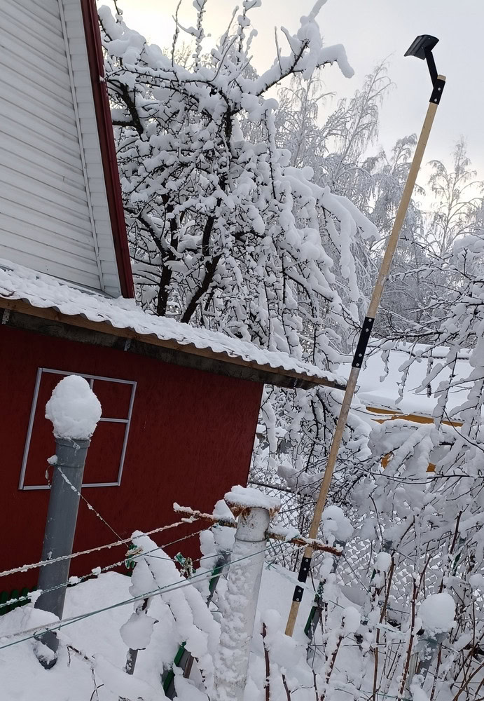 Создание домашнего скребка для снятия снега с крыши своими руками
