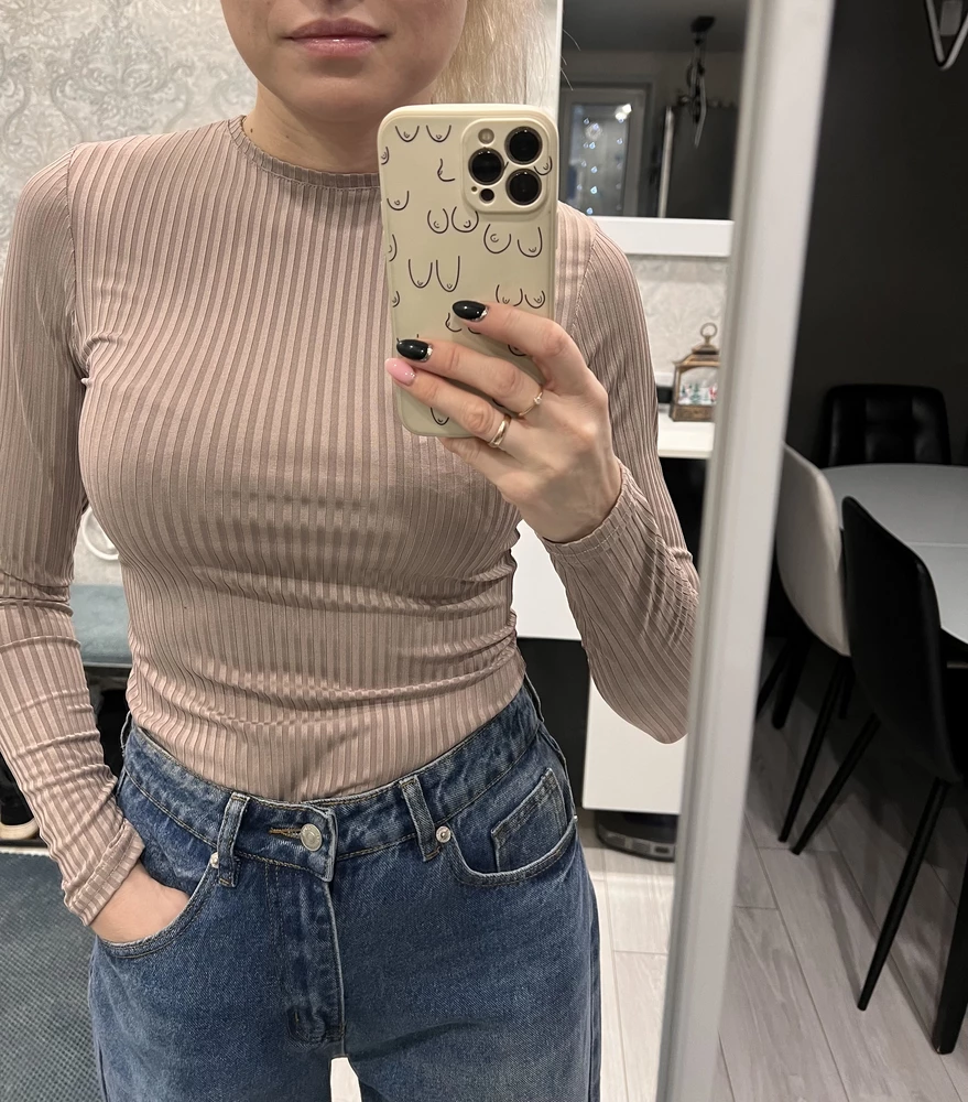 Хорошая  водолазка. Идет в размер. Почитала отзывы ,заказала на размер больше,а зря,рукава как парашюты оказались,перезаказала свой-все отлично. На рост 172 -длина рукавов отличная.Наверное закажу еще черную.))