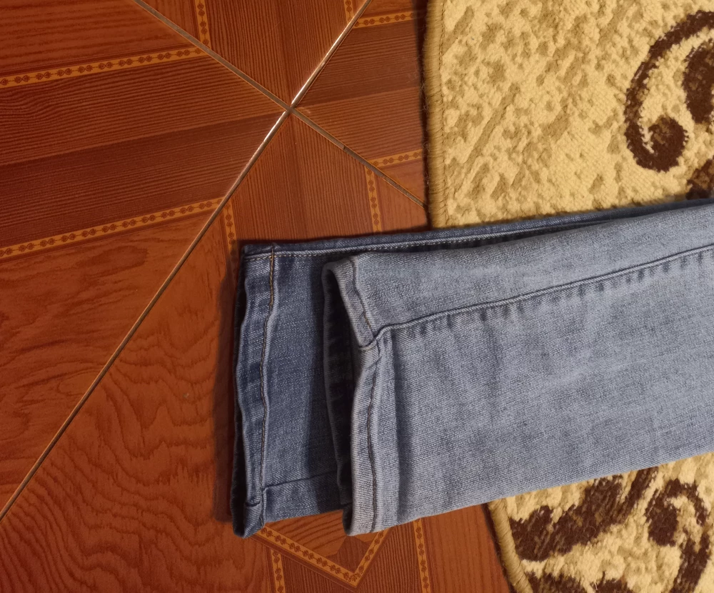 Заказываю вторые джинсы 32размера. Пошив ужасный во втором заказе не совпадают размеры. Длиннее на 6 см. Рукажепые шьют получается.