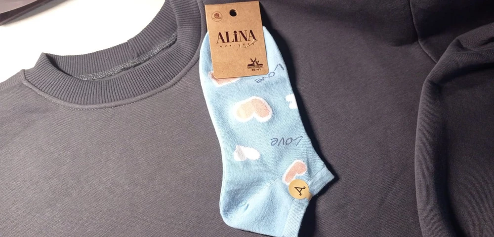 Классный свитшот . Цвет такой прям хотела , красивый темно серый . Спасибо за подарочек продавцу . Приятно )