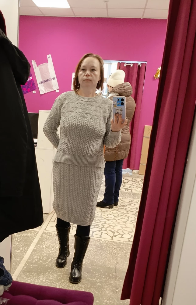 Мягкий.  Юбка немного великовата